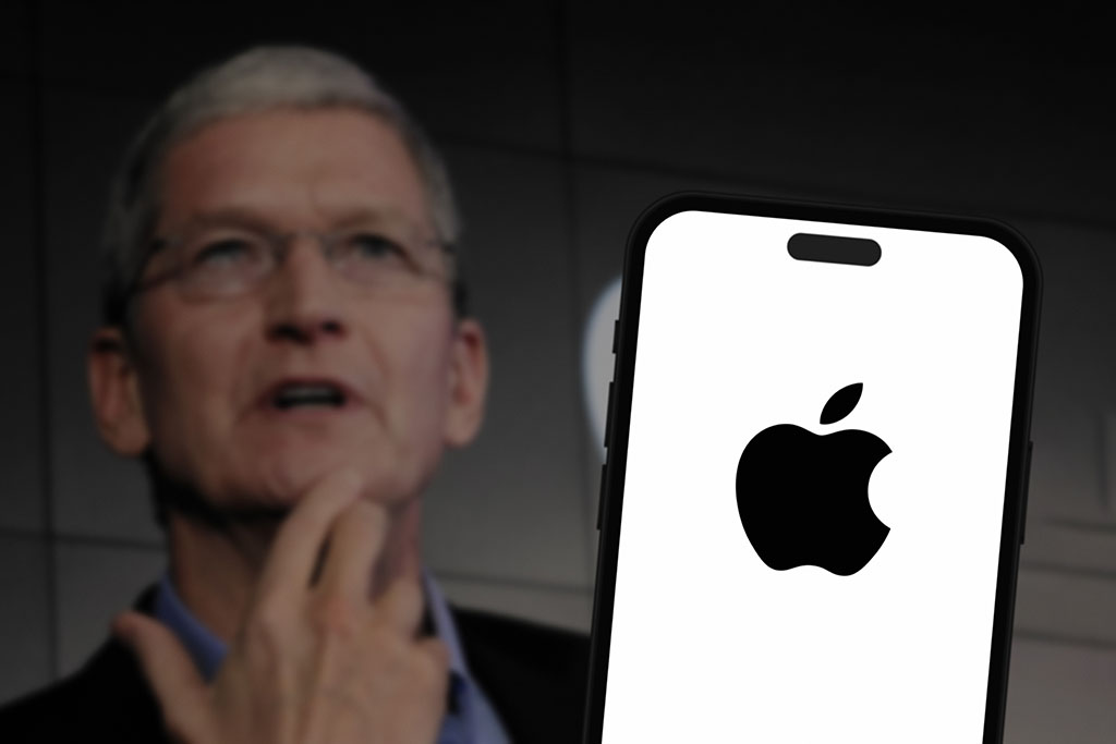 Why Tim Cook’s Patience May Be Apple’s Winning AI Strategy